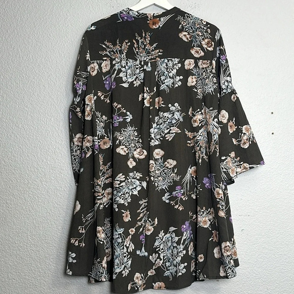 Umgee Womens Size Medium Cotton Blend Gray Floral Flowy Tunic Blouse Bell Sleeve - Picture 2 of 9